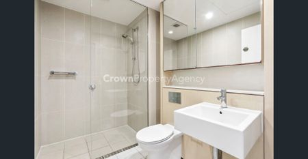 TOP FLOOR 2 BEDROOM UNIT WITH CITY VIEWS! - Photo 4