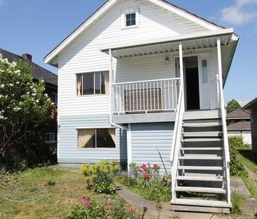 3 Bedrooms Ground Level Suite Near Joyce Station - Photo 1