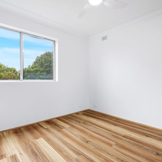 Conveniently Positioned, Completely Renovated 2 Bedroom Apartment - Photo 1