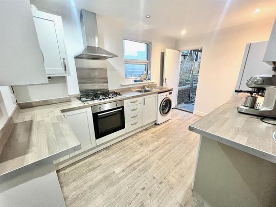 5 bedroom house to rent - Photo 1