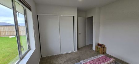 Near new three-bedroom family home - Photo 2