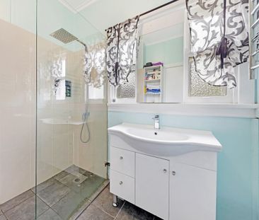 Well presented 3 bedroom family home - Photo 2