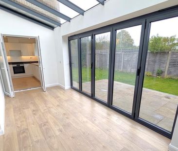 1A Otter Close, Ottershaw, Surrey, KT16 - Photo 1