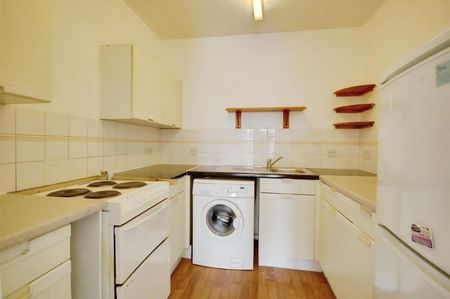 West Watford - Photo 2