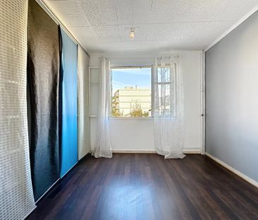 Location Appartement 3 pièces ST LAURENT DU VAR 06700 - Photo 3