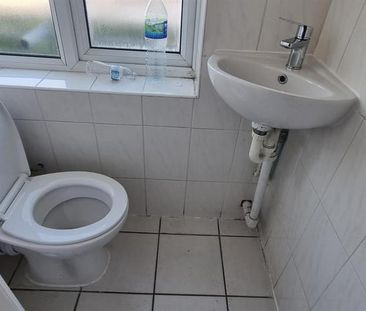 1 bedroom in a house share to rent - Photo 6