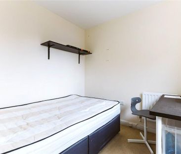 4 bedroom semi-detached house to rent - Photo 2