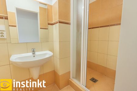 Pronájem bytu 1+kk a garsoniéry 37 m² - Fotografie 5