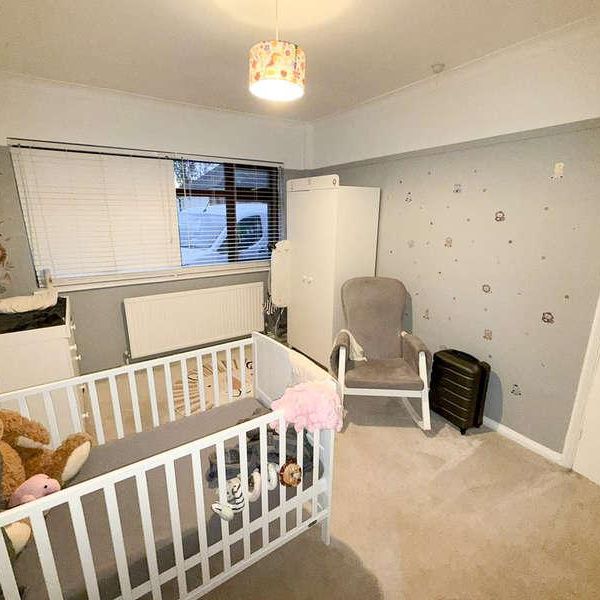 Broad Walk, Hockley, SS5 - Photo 1