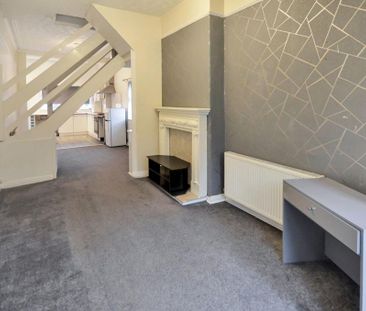 2 bedroom end of terrace house to rent - Photo 4