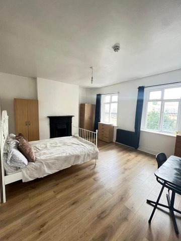 8 bedroom terraced house to rent - Photo 4