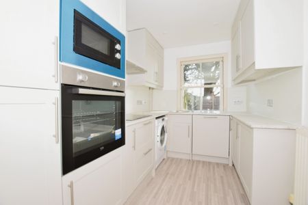 3 bedroom semi-detached house to rent - Photo 3