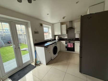 3 bedroom terraced house to rent - Photo 3