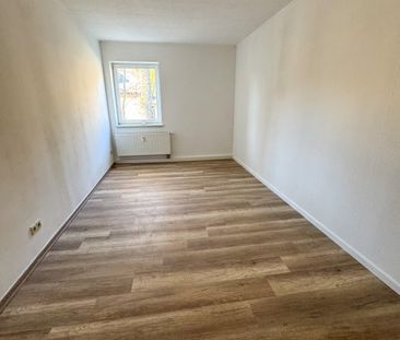 Frisch renovierte 2-Raum-Wohnung mit neuer Einbauküche in Beierfeld... - Photo 2