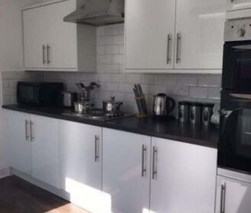 1 bedroom in a flat share to rent - Photo 6