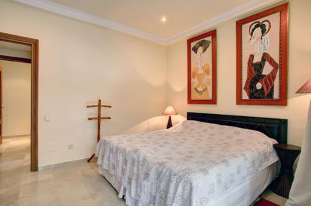 4 bedroom luxury Villa for rent in Estepona, Spain - Photo 4