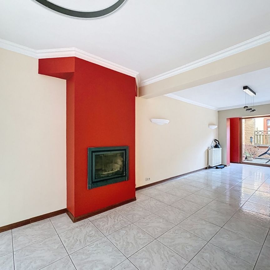 Huis met 2 slaapkamers en terras te huur in Sint-Gillis - Photo 1