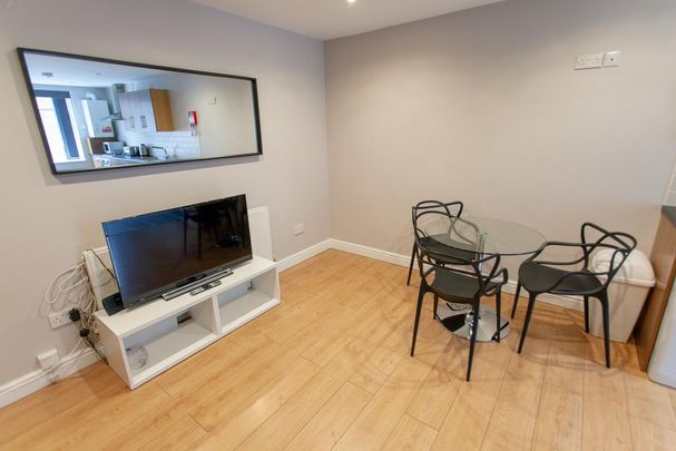 3 bedroom flat to rent - Photo 1