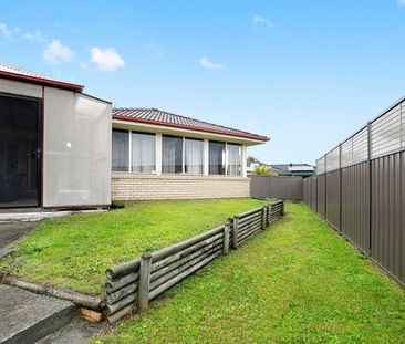 8 Nagle Cres, Blue Haven, NSW 2262 - Photo 2