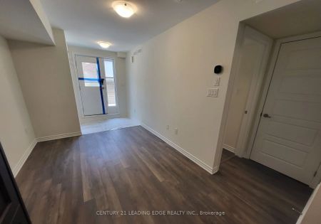 Condo Townhouse For Lease | E9051165 - Photo 5