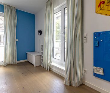 Eleganz trifft Nachhaltigkeit: Teil­möblierte Doppelhaushälfte mit ... - Photo 6