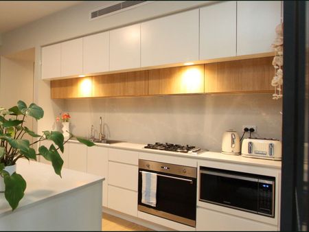 Fully Furnished Two-Bedroom Ground Floor Apartment - Photo 3