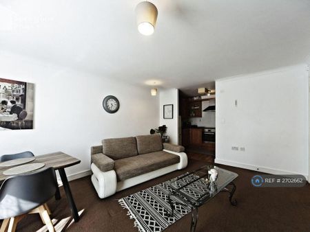 2 bedroom flat to rent - Photo 4