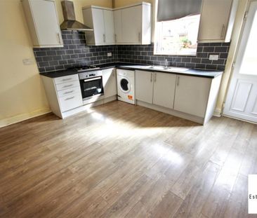 3 Bedroom House - End Terrace To Let - Photo 5