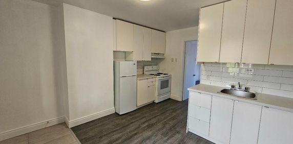 Très jolis studios avec chambre fermée avec 1 mois gratuit - Photo 2