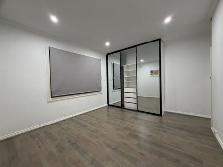 Spacious/Charming 3-Bedroom Family Home with Ample Parking in Elizabeth Park - Photo 4