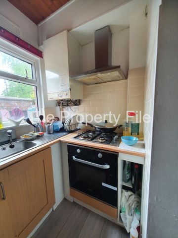 4 bedroom terraced house to rent - Photo 3
