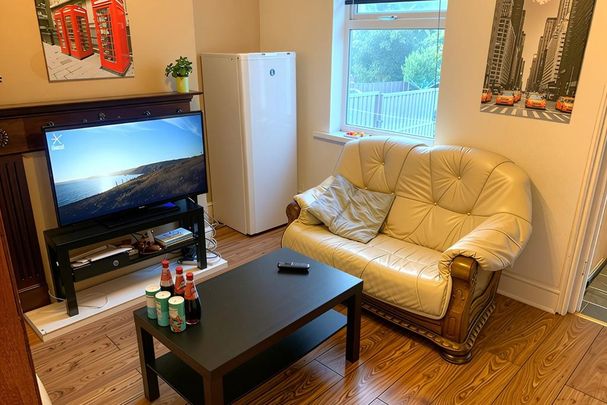 4 bedroom terraced house to rent - Photo 1