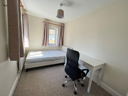 5 bedroom terraced house to rent - Photo 4