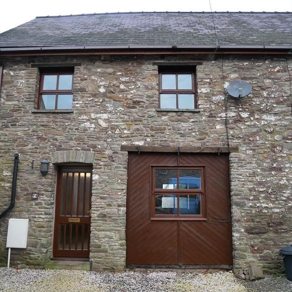 2 bedroom end of terrace house to rent - Photo 1