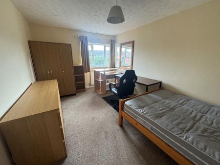 1 bedroom in a house share to rent - Photo 3