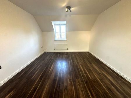 2 bedroom coach house to rent - Photo 2