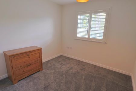 Philmont Court, Coventry - MODERN TOP FLOOR APARTMENT - Photo 4