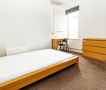 1 bedroom in a house share to rent - Photo 3