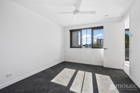 Stunning Three-bedroom apartment looking out to the Maroochydore River - Photo 3