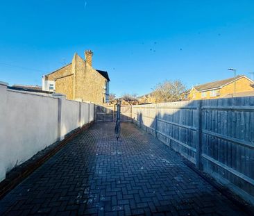 House share to rent - Photo 1