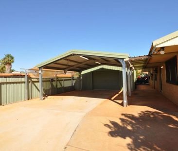 Entertainers Delight! MASSIVE Brick 4x2 Family Home! - Photo 5