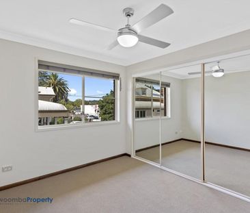 Beautifully renovated two Bedroom Unit in perfect Location! - Photo 4