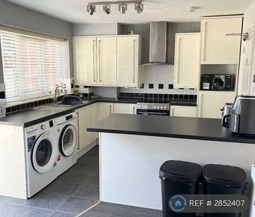 4 bedroom terraced house to rent - Photo 6