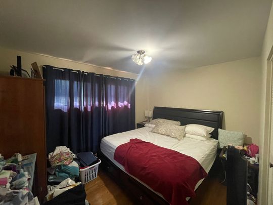 PRICE DROPPED! 3 BDRMS 1 BATH BUNGALOW MAINFLOOR IN GLENDALE - Photo 1