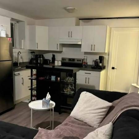 Fraser Heights 2 bed 1 bath $2000 - Photo 1