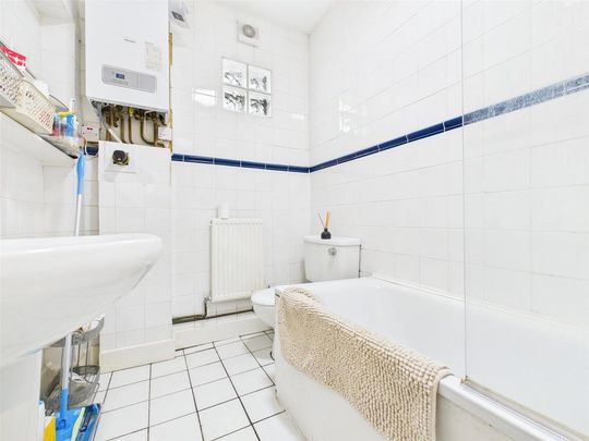 3 bedroom apartment to rent - Photo 1