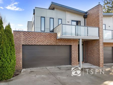 Spacious Living! - Photo 5