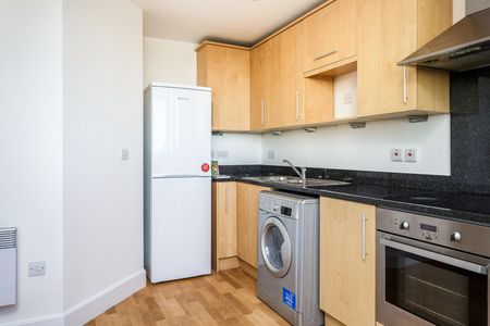 2 bedroom apartment to rent The Roundhouse, Gunwharf Quays, Portsmouth, PO1 - Photo 5