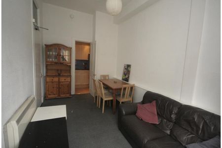 4 bed third floor flat for rent in Morningside - Photo 4