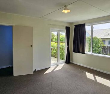 18 Dover Road, St Andrews - Photo 1